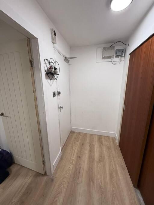 Appartement Modern 1 Bedroom - 5 Min Walk From Princess Street Eb1 *